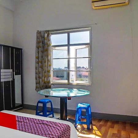 Oyo 92235 Guesthouse Rantang Medan Bagian luar foto