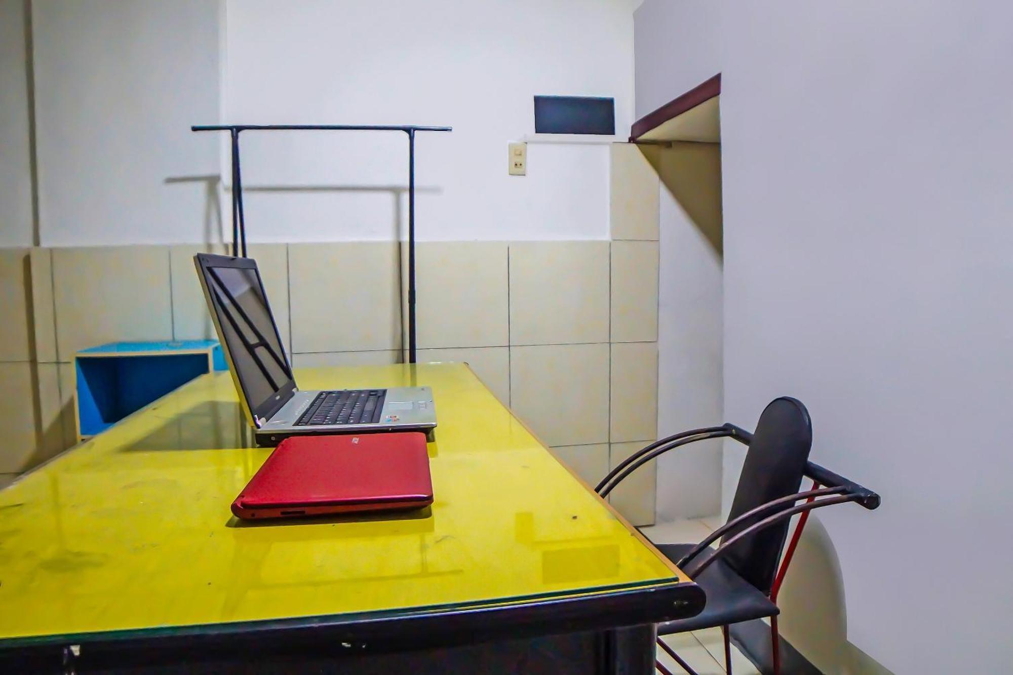 Oyo 92235 Guesthouse Rantang Medan Bagian luar foto