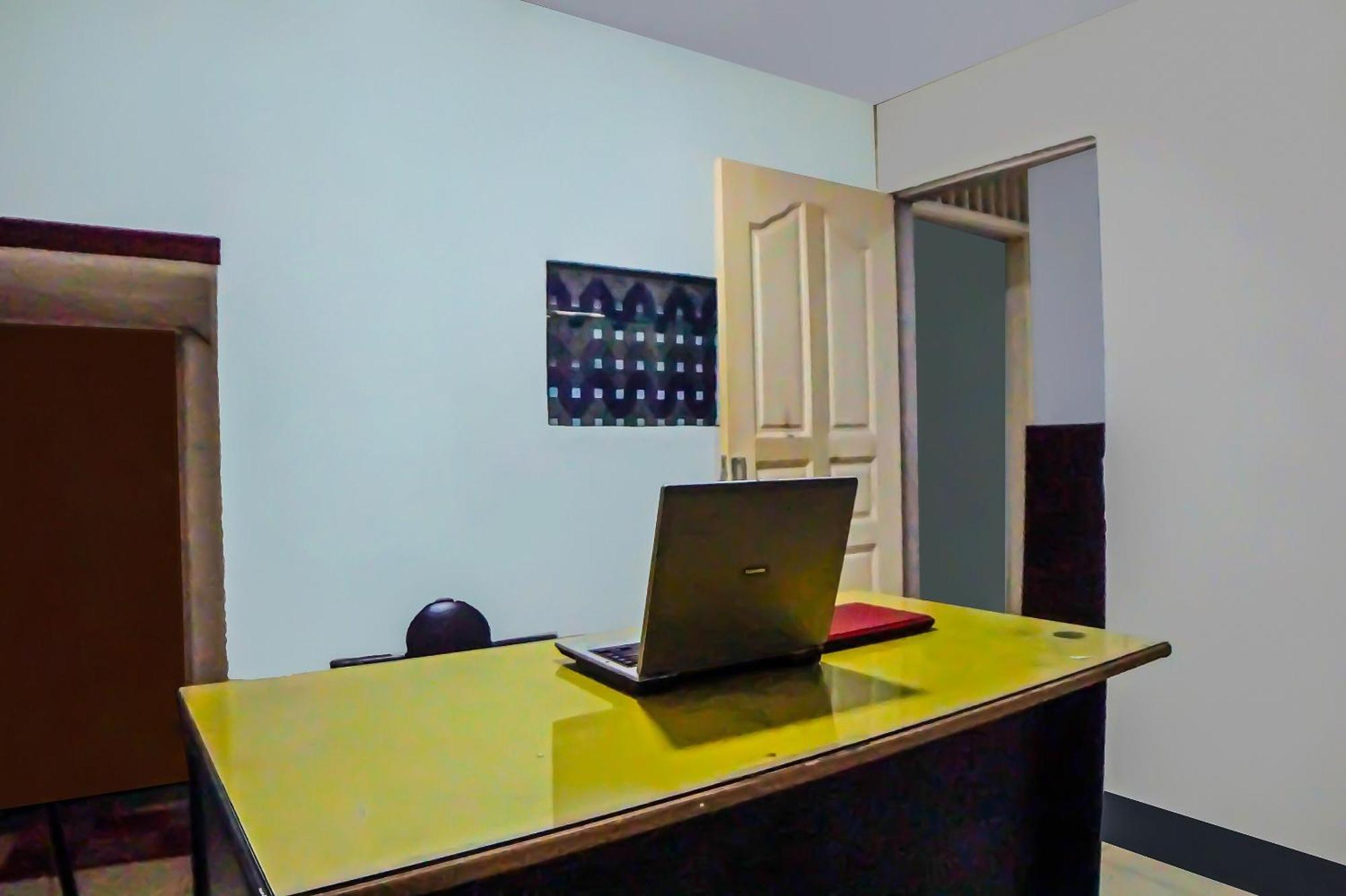 Oyo 92235 Guesthouse Rantang Medan Bagian luar foto