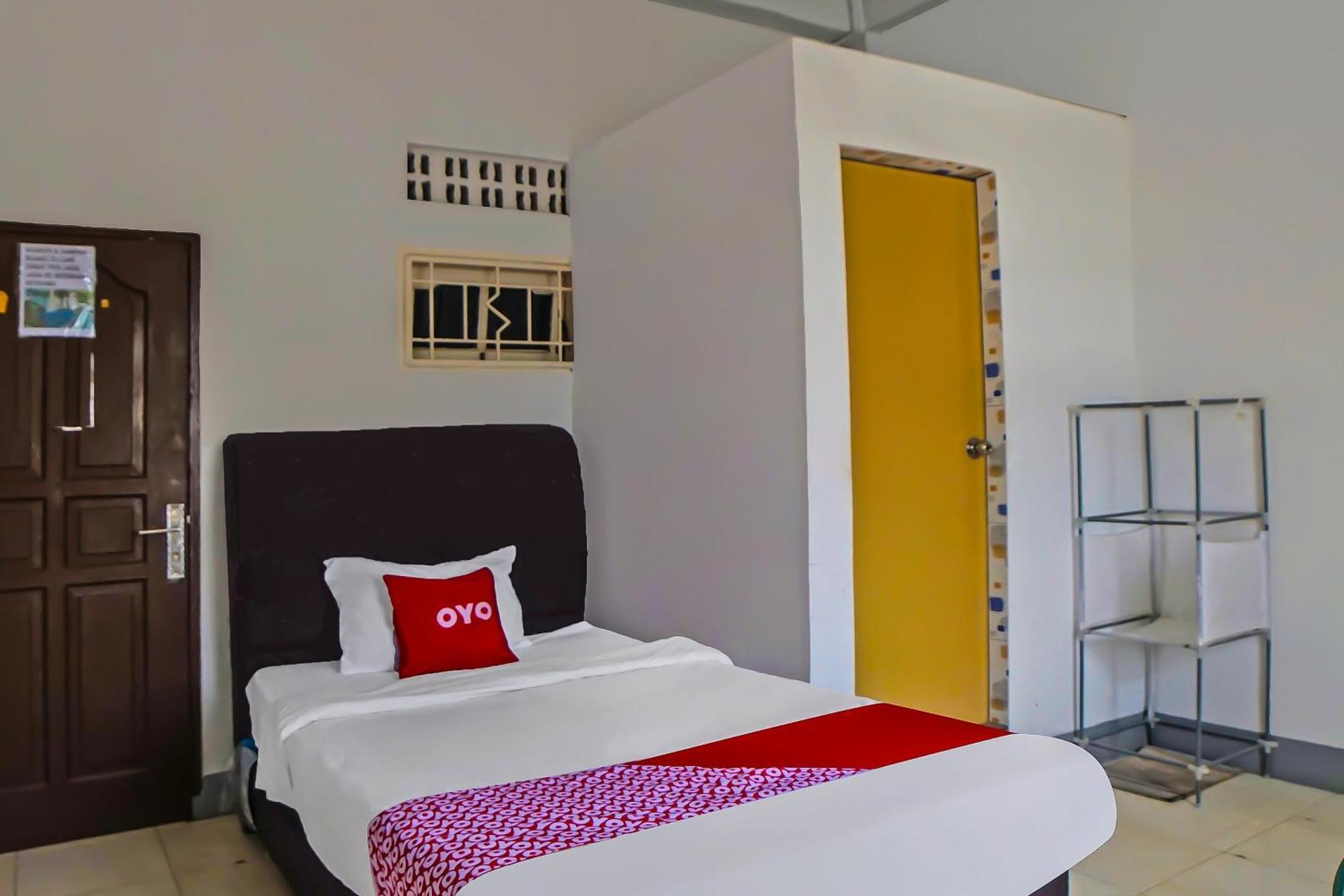 Oyo 92235 Guesthouse Rantang Medan Bagian luar foto