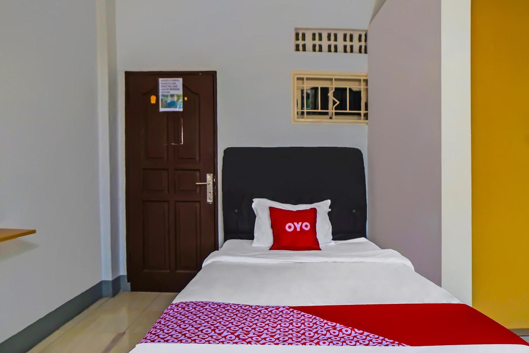 Oyo 92235 Guesthouse Rantang Medan Bagian luar foto