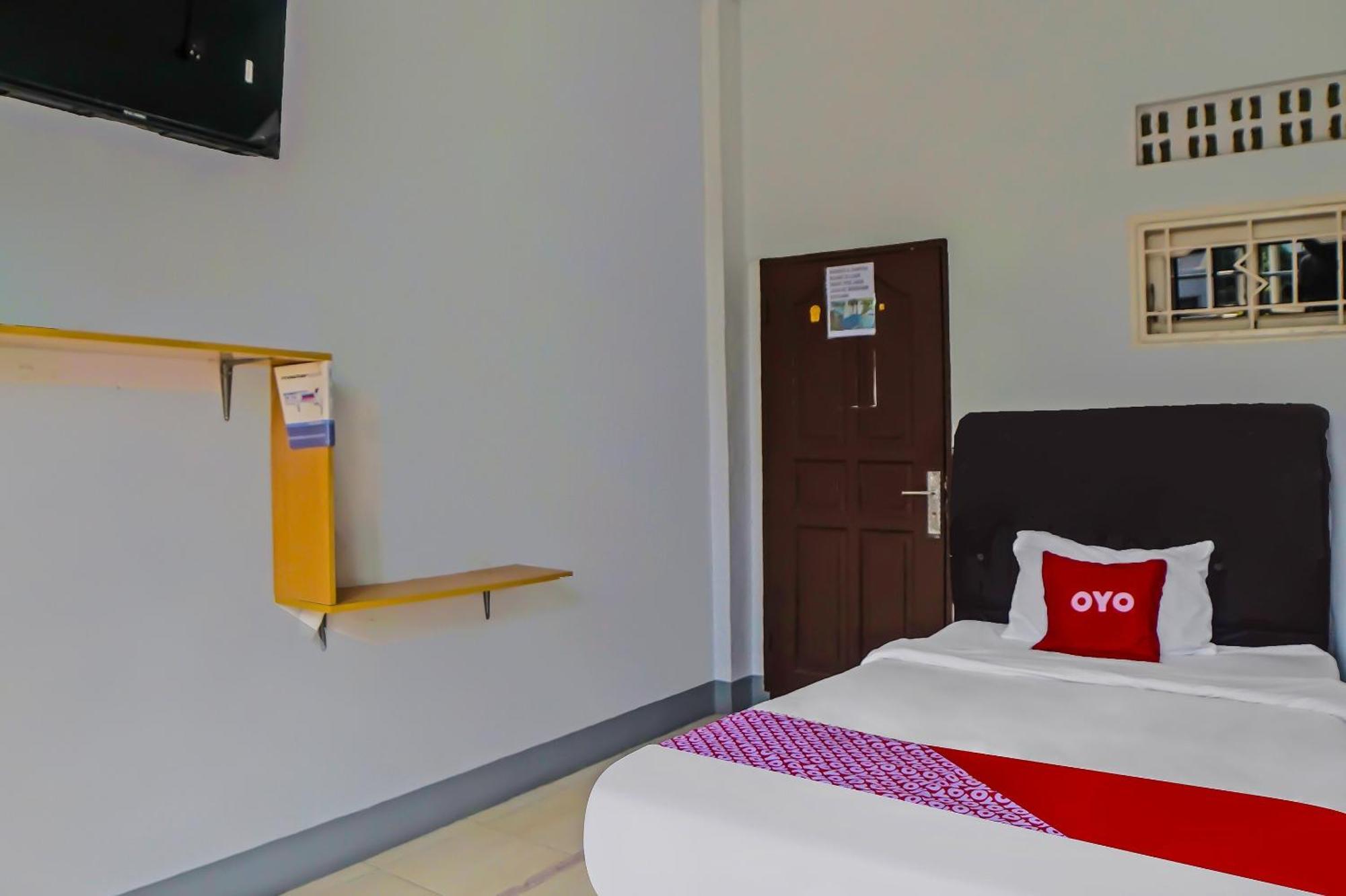 Oyo 92235 Guesthouse Rantang Medan Bagian luar foto