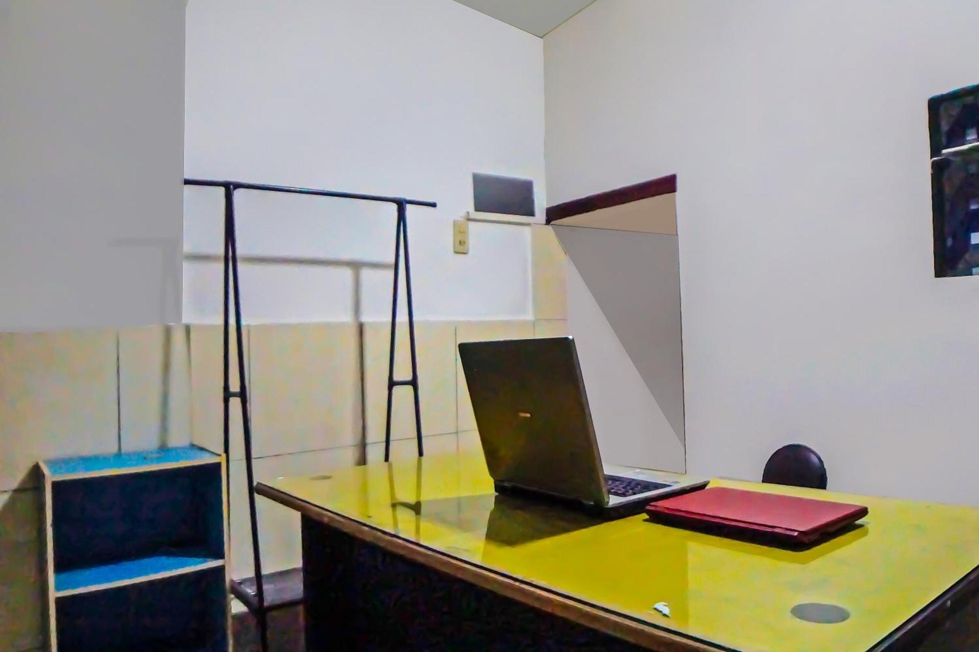 Oyo 92235 Guesthouse Rantang Medan Bagian luar foto