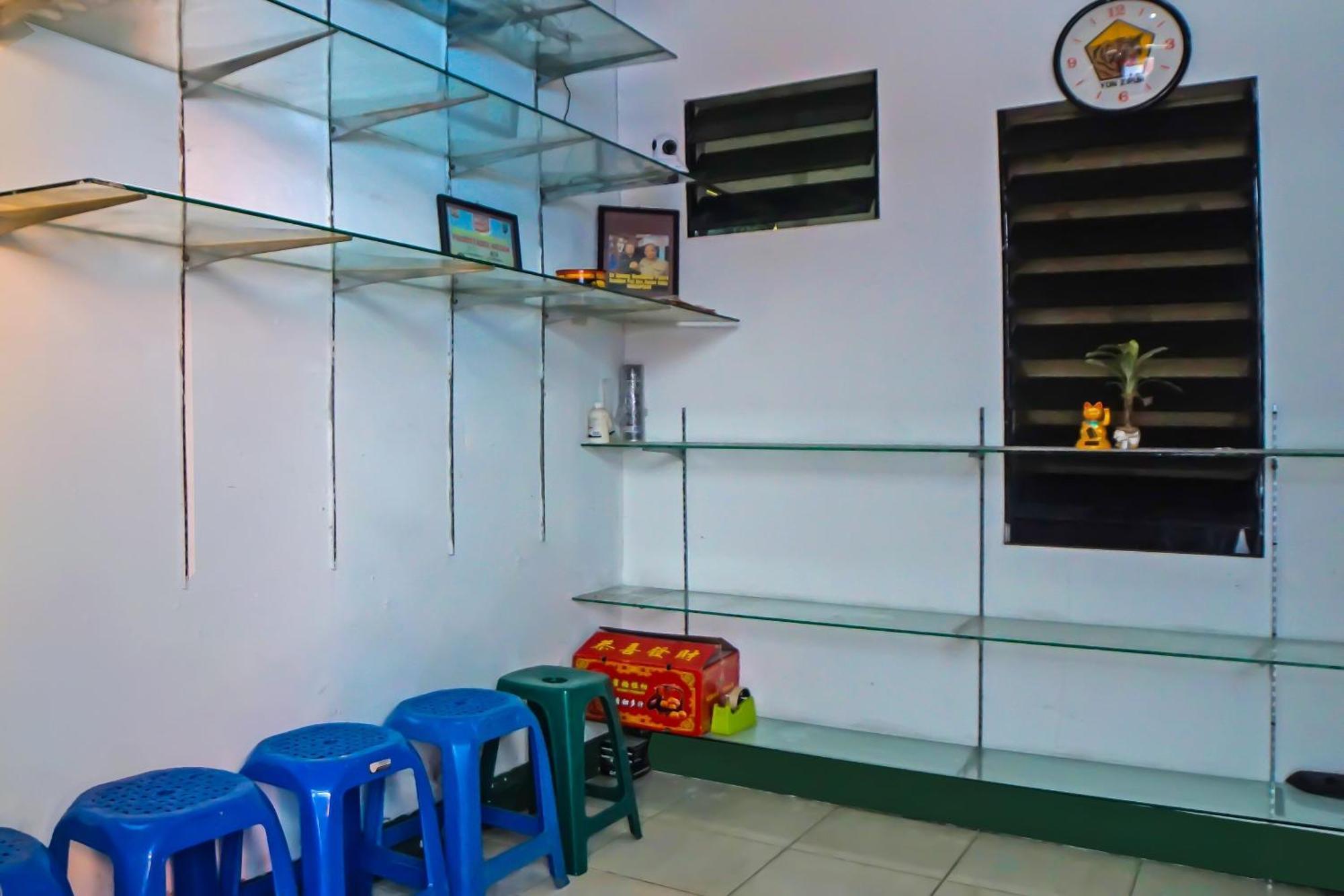 Oyo 92235 Guesthouse Rantang Medan Bagian luar foto